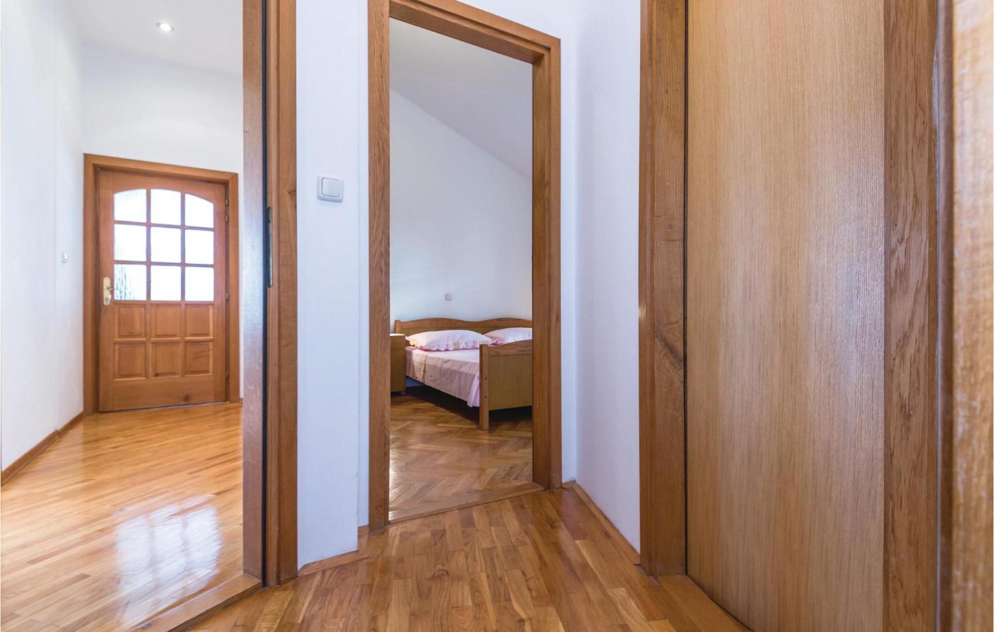 3 Bedroom Amazing Apartment In Makarska Dış mekan fotoğraf