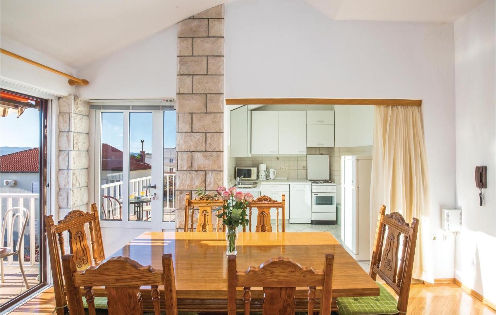 3 Bedroom Amazing Apartment In Makarska Dış mekan fotoğraf