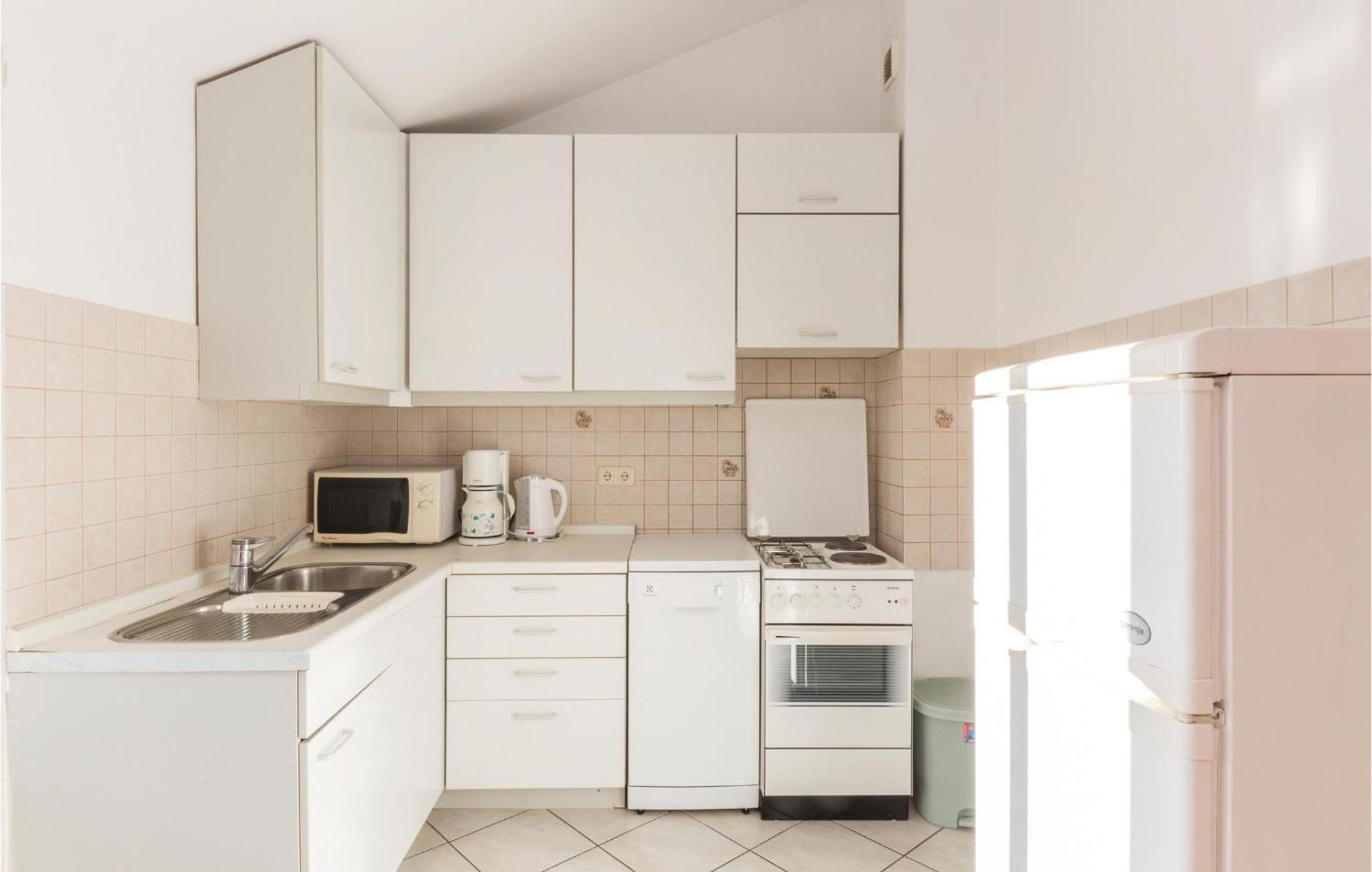 3 Bedroom Amazing Apartment In Makarska Dış mekan fotoğraf