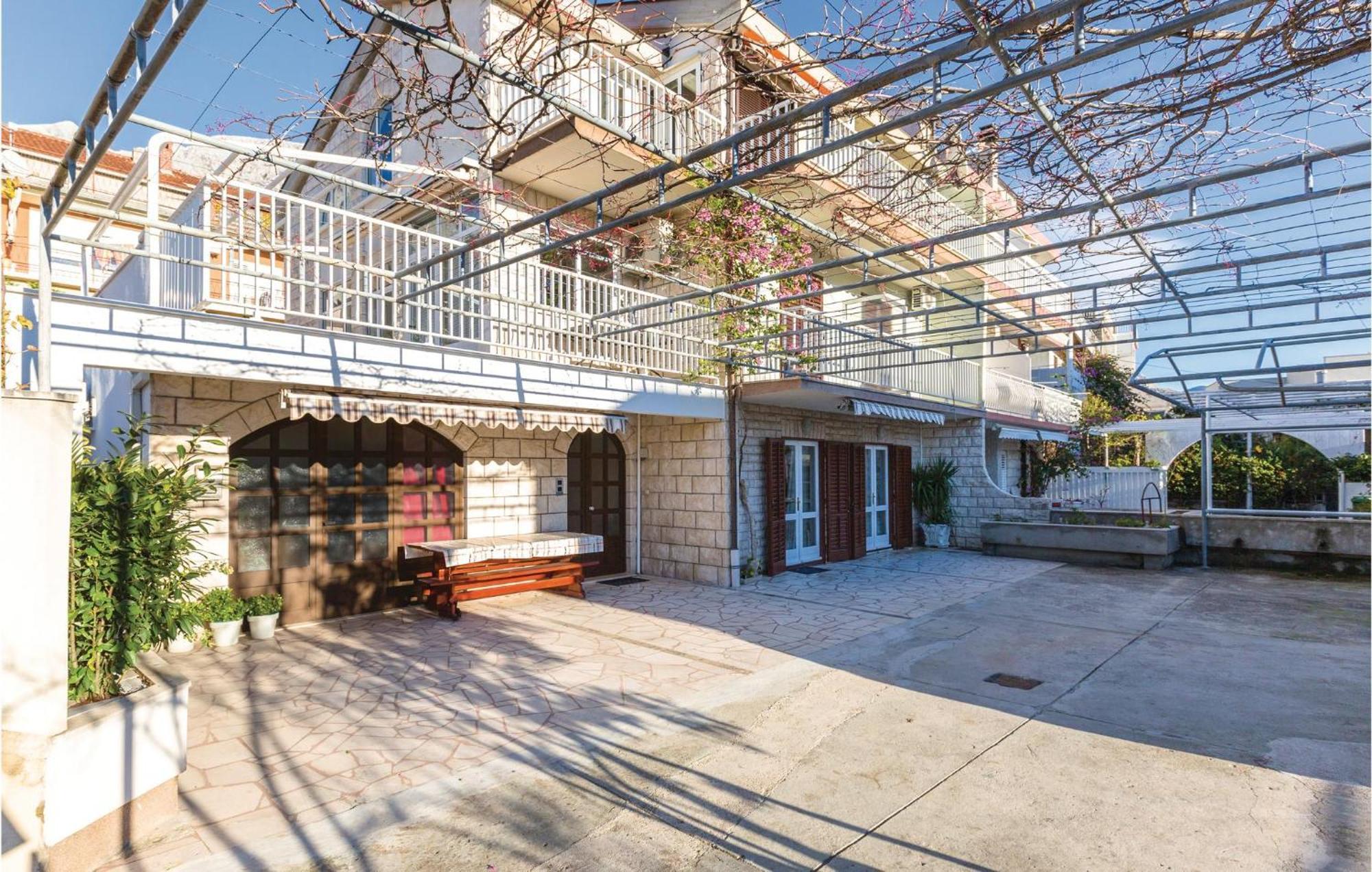 3 Bedroom Amazing Apartment In Makarska Dış mekan fotoğraf