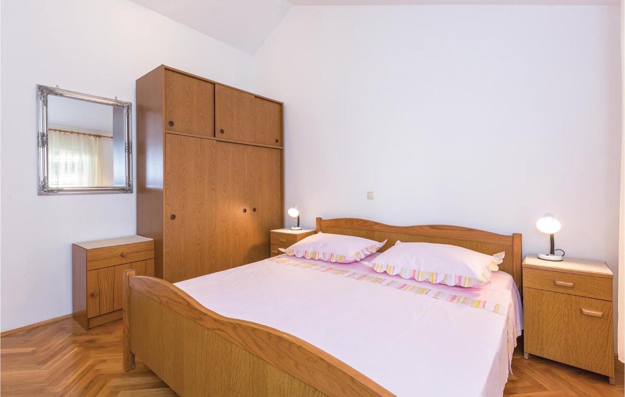 3 Bedroom Amazing Apartment In Makarska Dış mekan fotoğraf
