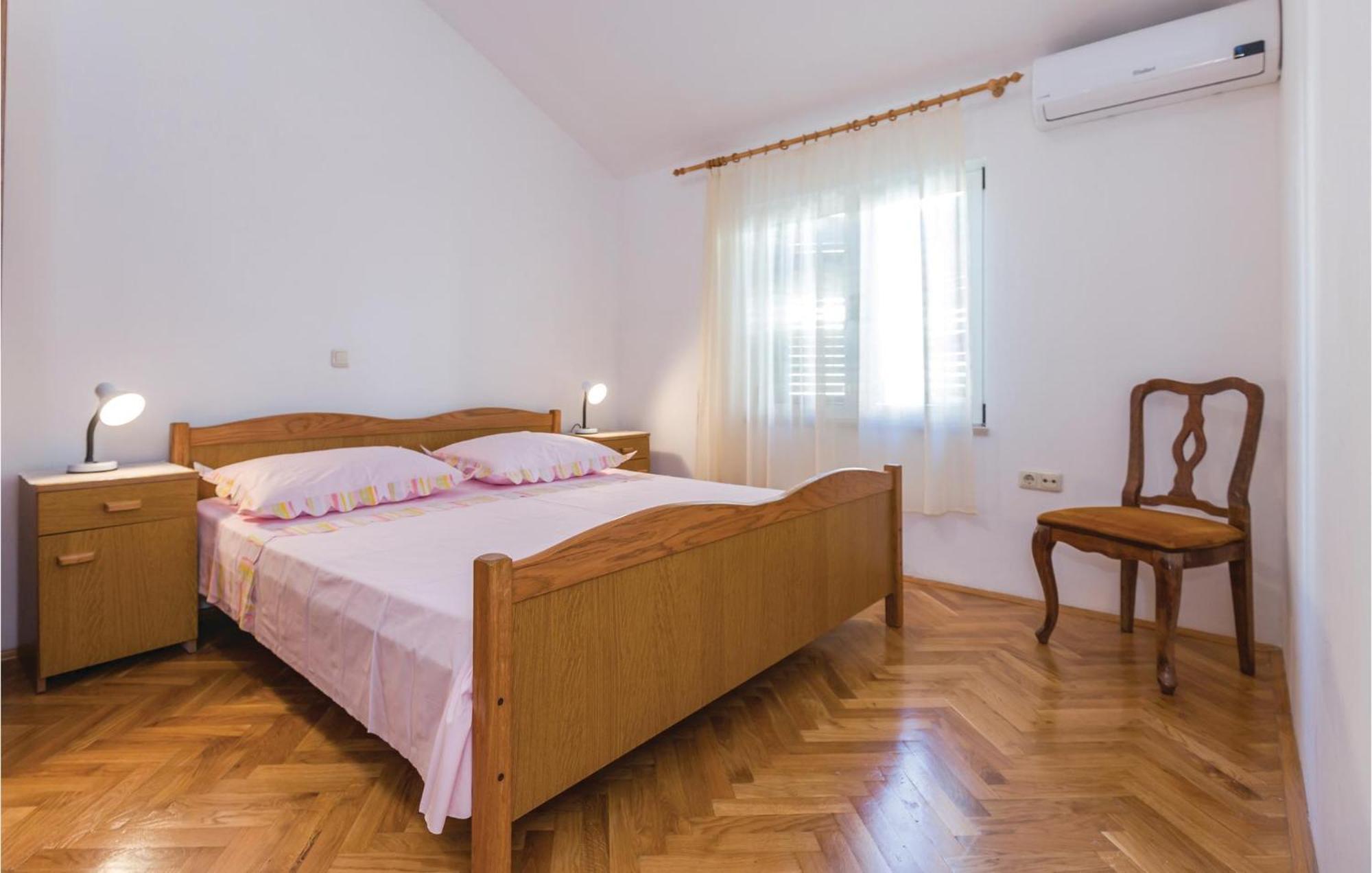 3 Bedroom Amazing Apartment In Makarska Dış mekan fotoğraf