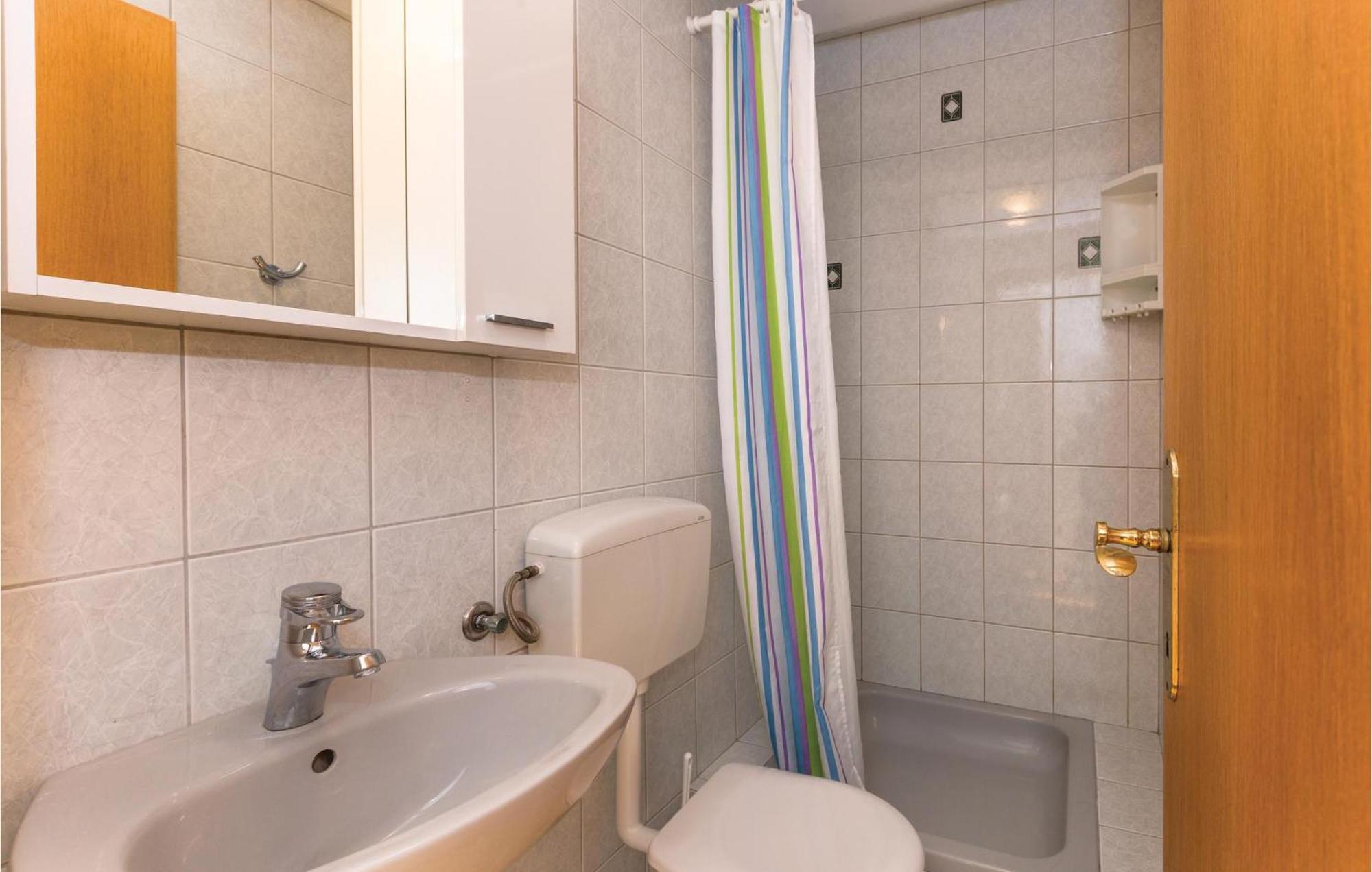 3 Bedroom Amazing Apartment In Makarska Dış mekan fotoğraf