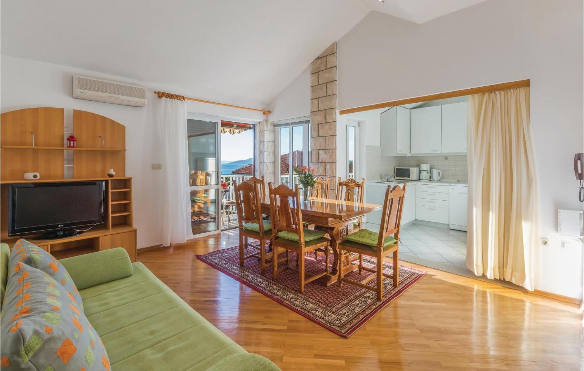 3 Bedroom Amazing Apartment In Makarska Dış mekan fotoğraf
